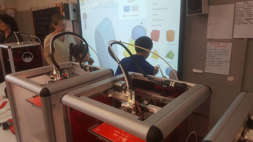 Una delle stampanti 3D consegnate alle scuole