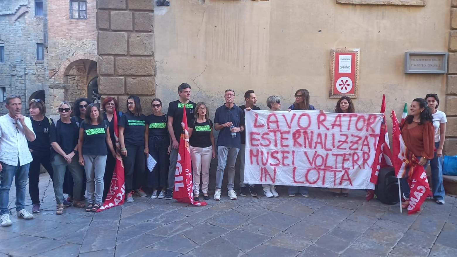Musei, il giorno del no Danti tra gli scioperanti "Più certezze e tutele" Ma c’è chi lo contesta Musei, il giorno del no Danti tra gli scioperanti "Più certezze e tutele" Ma c’è chi lo contesta