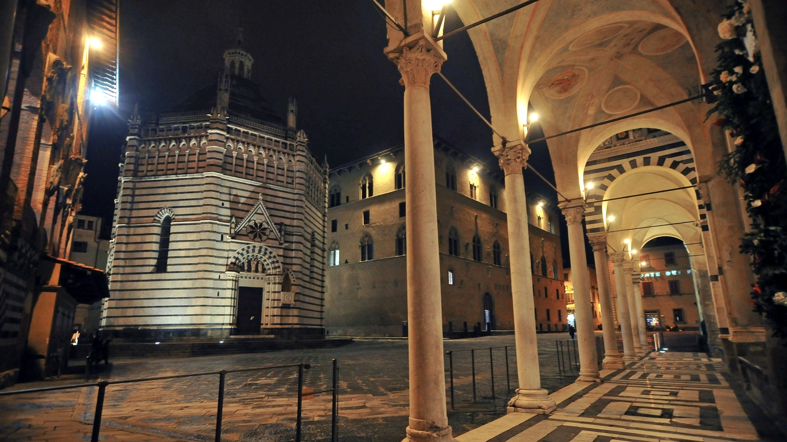 Il loggiato della Cattedrale di San Zeno (Acerboni/Fotocastellani)
