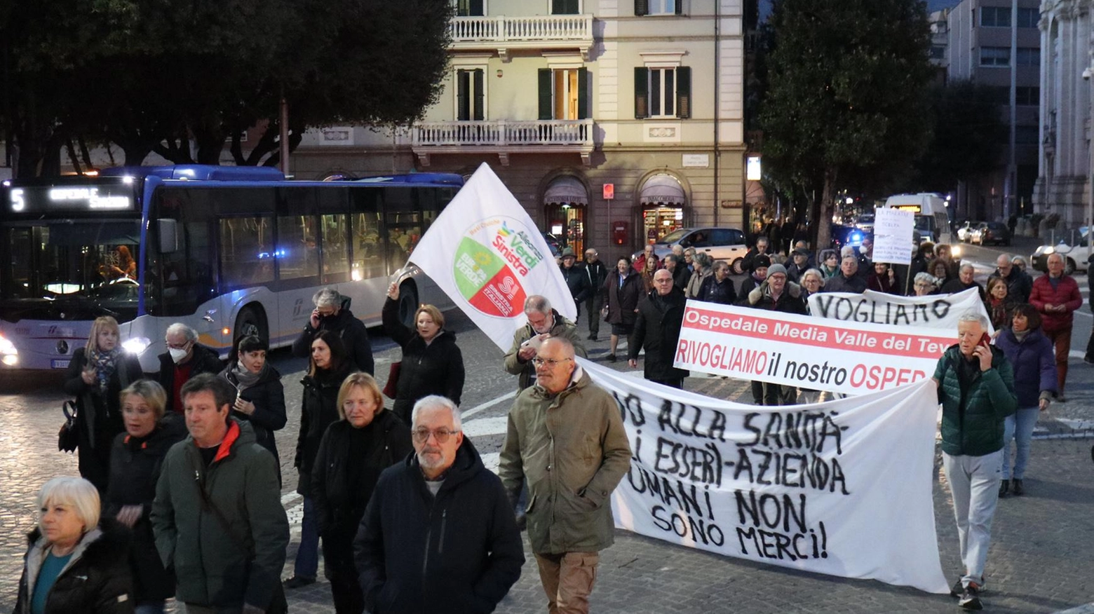 Manifestazioni di piazza "Difendiamo e salviamo la sanità pubblica" Manifestazioni di piazza "Difendiamo e salviamo la sanità pubblica"