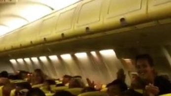 Un fermo immagine dal video pubblicato dai passeggeri su Instagram