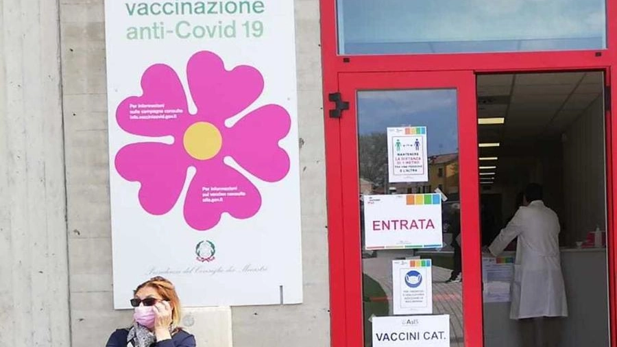 Il nuovo hub vaccinale nei locali da tempo in abbandono accanto al San Bartolomeo