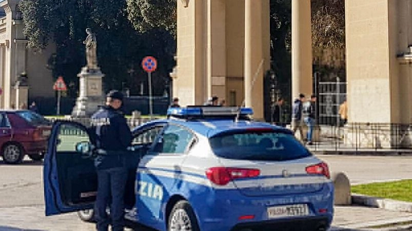 Denunciati per lesioni e danneggiamenti Denunciati per lesioni e danneggiamenti