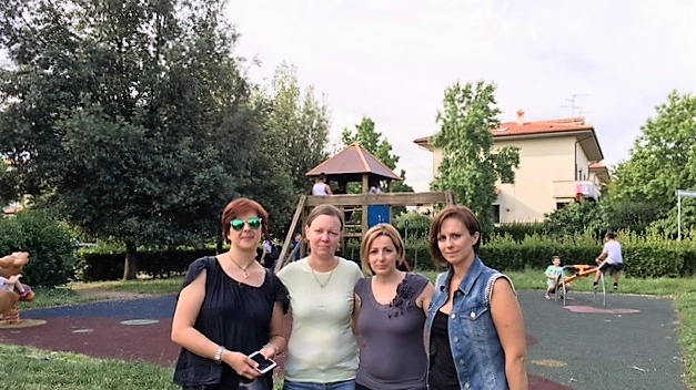 Le mamme che frequentano i giardini pubblici di Grignano