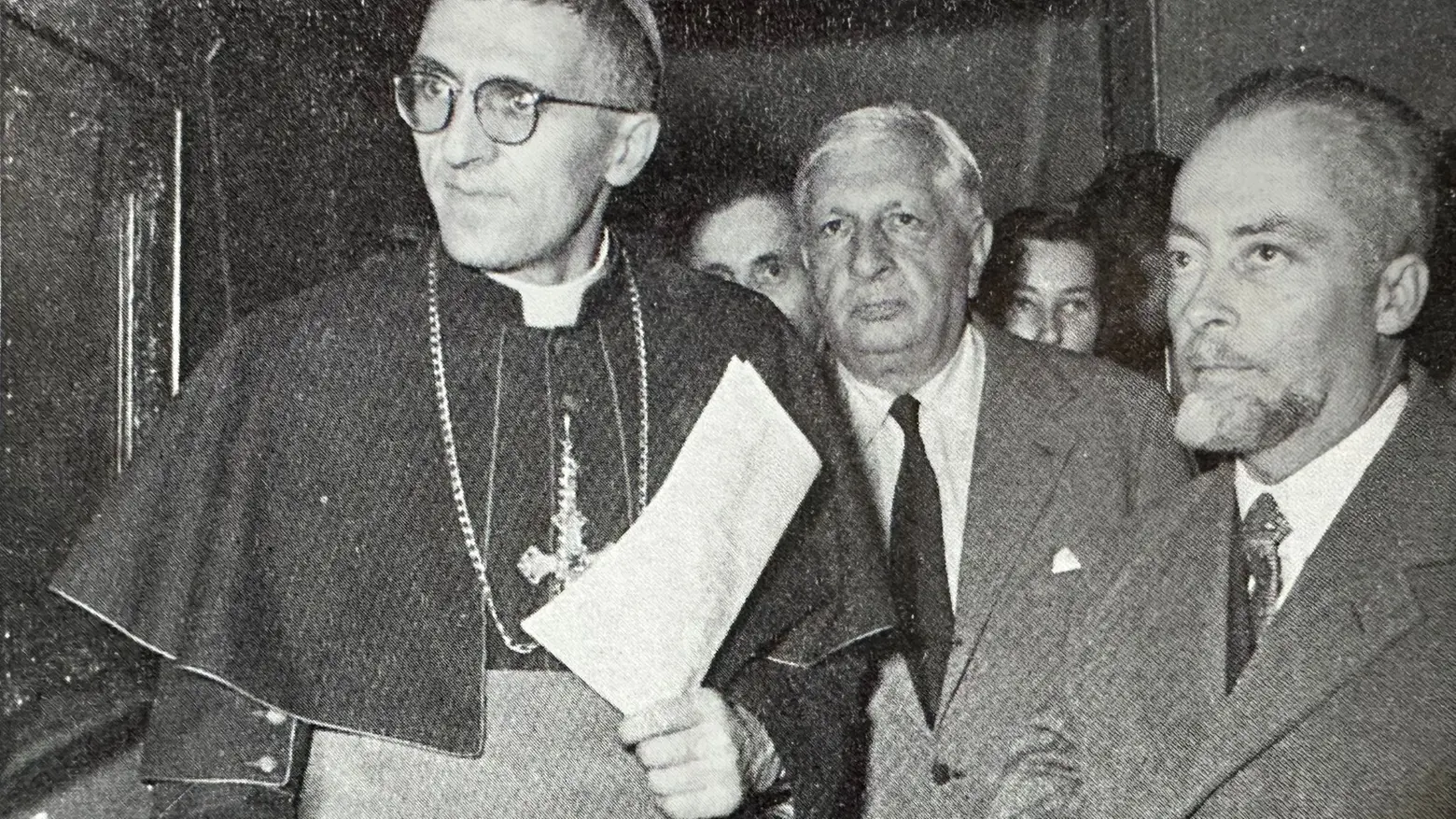 Monsignor Pietro Fiordelli,  il pittore De Chirico e l’onorevole Guido Bisori