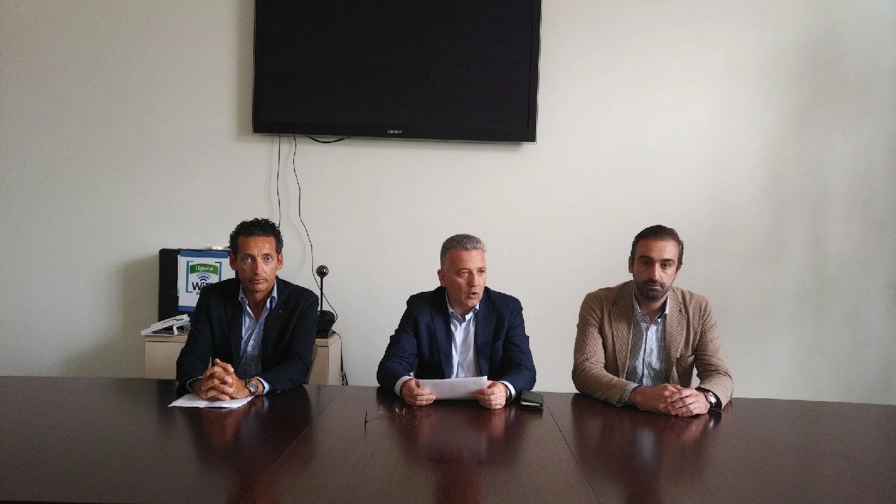 L'assessore Kristopher Casati, il sindaco Pierluigi Peracchini e l'assessore Lorenzo Brogi