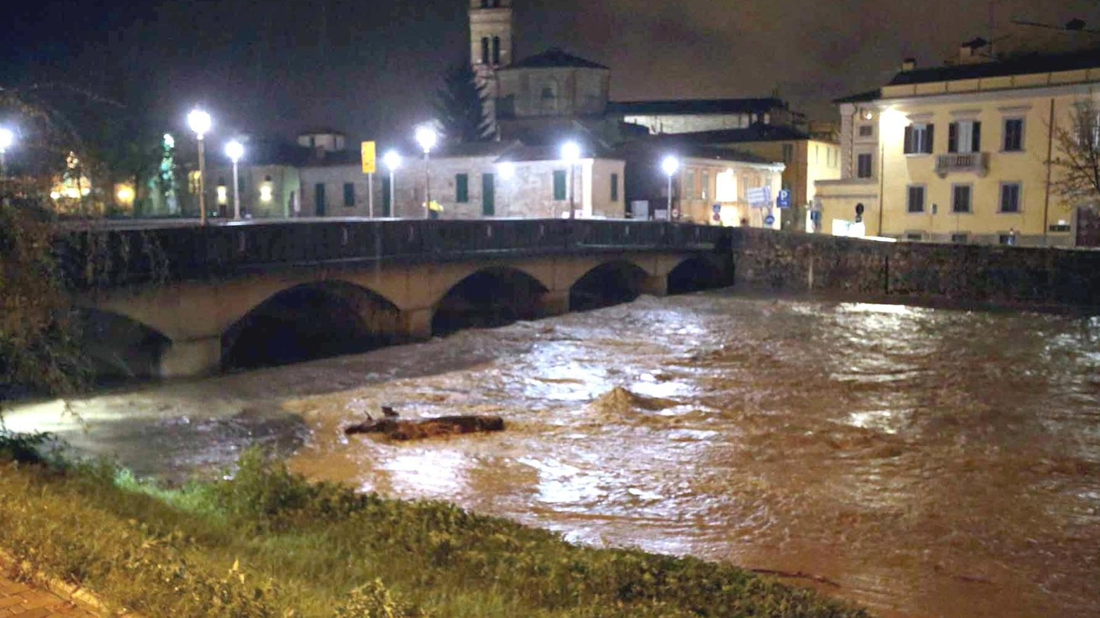 Il Topino non  può aspettare  "Messa in sicurezza idraulica  Basta ritardi nel progetto"