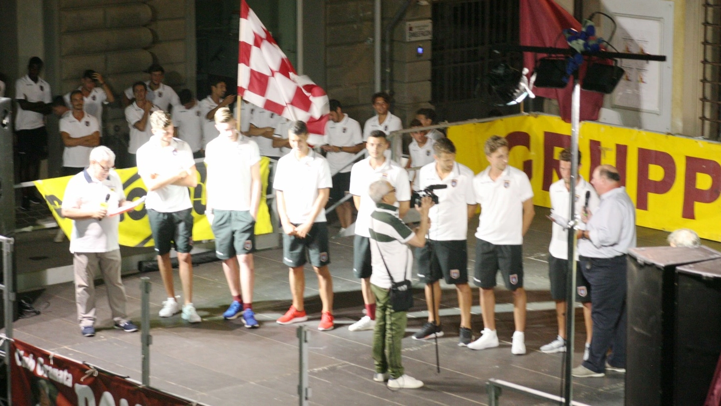 La presentazione del nuovo Pontedera calcio (Foto Germogli)