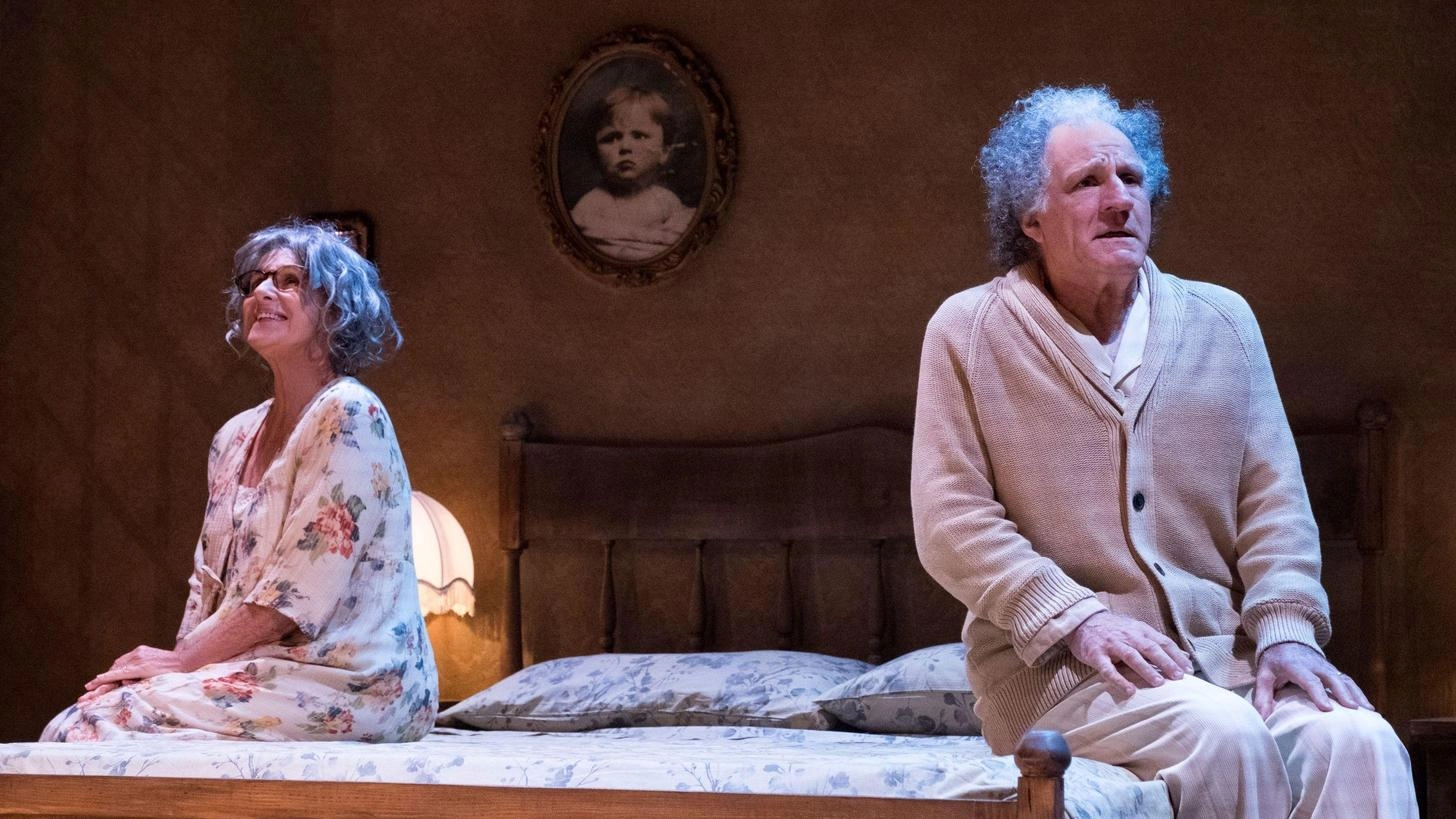 Il secondo appuntamento della stagione di prosa in programma domani sera. Dal romanzo di Kent Haruf, protagonisti Lella Costa ed Elia Schilton.