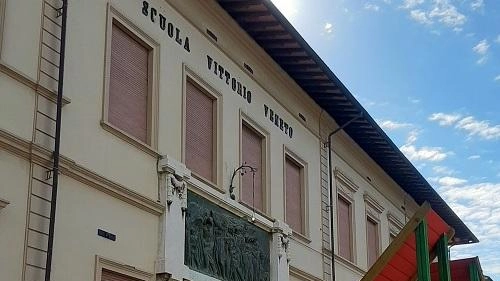 La carica dei 400 in viale Garibaldi. L’opera di 124 metri degli studenti