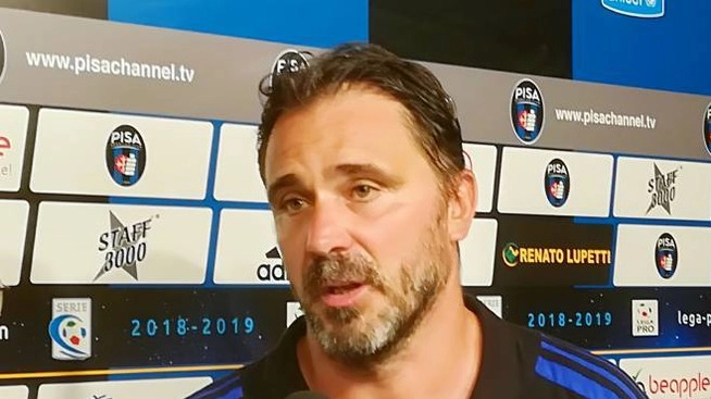 L'allenatore del Pisa Luca D'Angelo