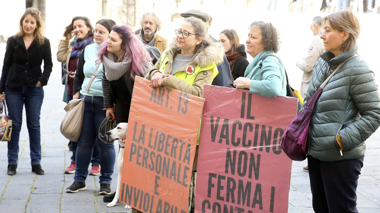 Dalla piazza al Palazzo Il convegno ’no vax’ benedetto dal Comune Imbarazzi e polemiche Dalla piazza al Palazzo Il convegno ’no vax’ benedetto dal Comune Imbarazzi e polemiche