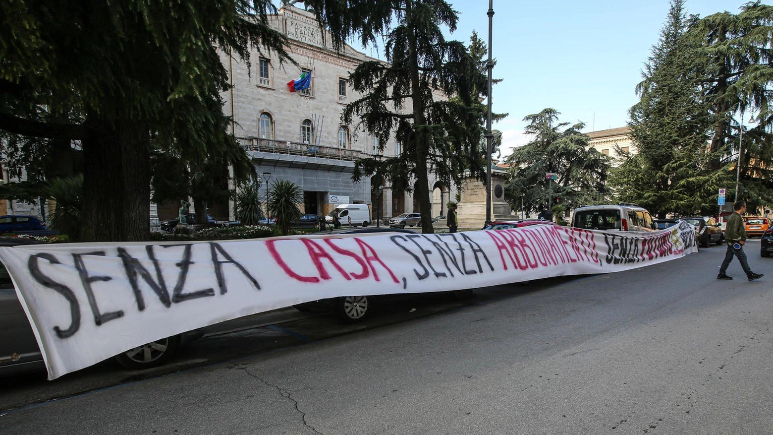 L’ira degli universitari. In centinaia senza alloggi. I posti letto non bastano e affitti privati alle stelle L’ira degli universitari. In centinaia senza alloggi. I posti letto non bastano e affitti privati alle stelle