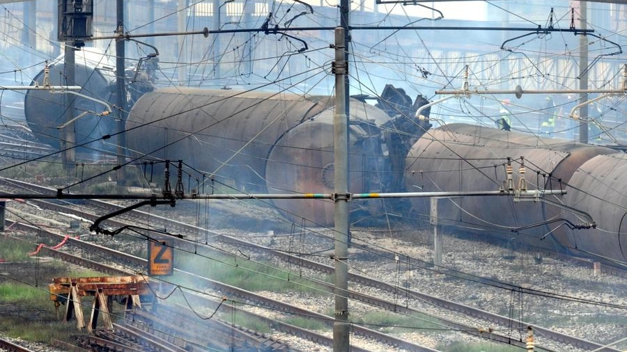 La strage ferroviaria a Viareggio (Foto Ansa)