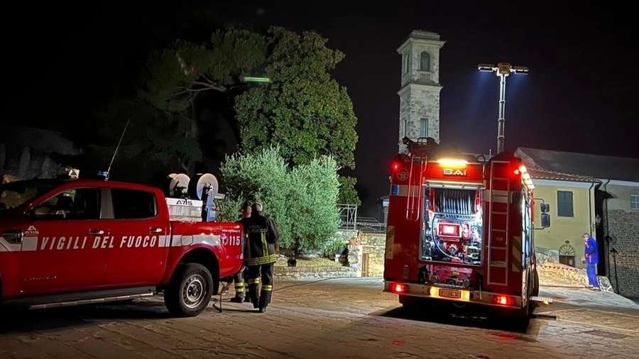 L'intervento dei vigili del fuoco di Sarzana alla centralina
