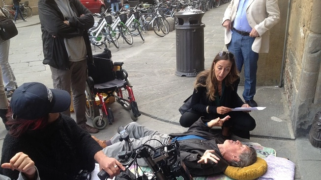 La protesta dei disabili davanti a Palazzo Vecchio