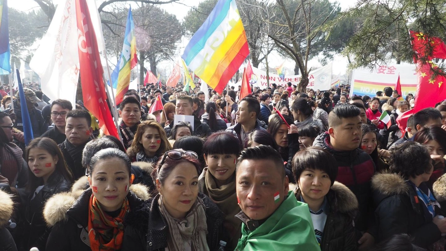 La manifestazione dei cinesi (foto Attalmi)