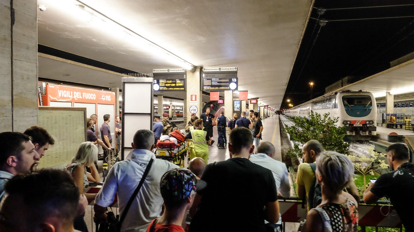 Allarme alla stazione di Santa Maria Novella (Cabras/New Press Photo)