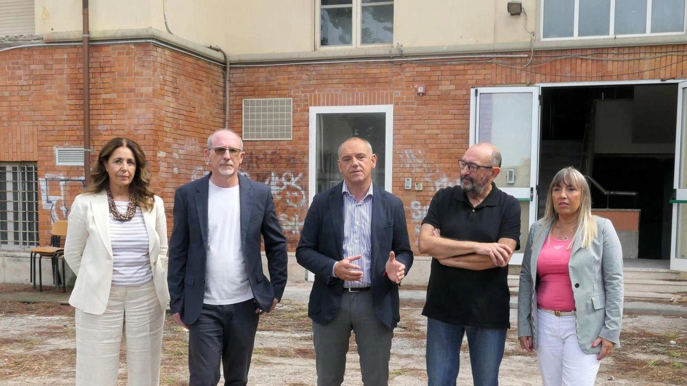 Collegio Colombo, scatta l’ora X. Dopo decenni di abbandono via ai lavori di riqualificazione Collegio Colombo, scatta l’ora X. Dopo decenni di abbandono via ai lavori di riqualificazione