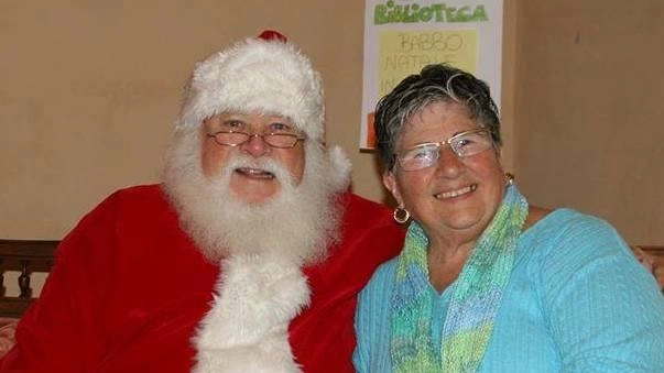 Una panchina a suggello del legame tra Paciano e "Babbo Natale" Una panchina a suggello del legame tra Paciano e "Babbo Natale"