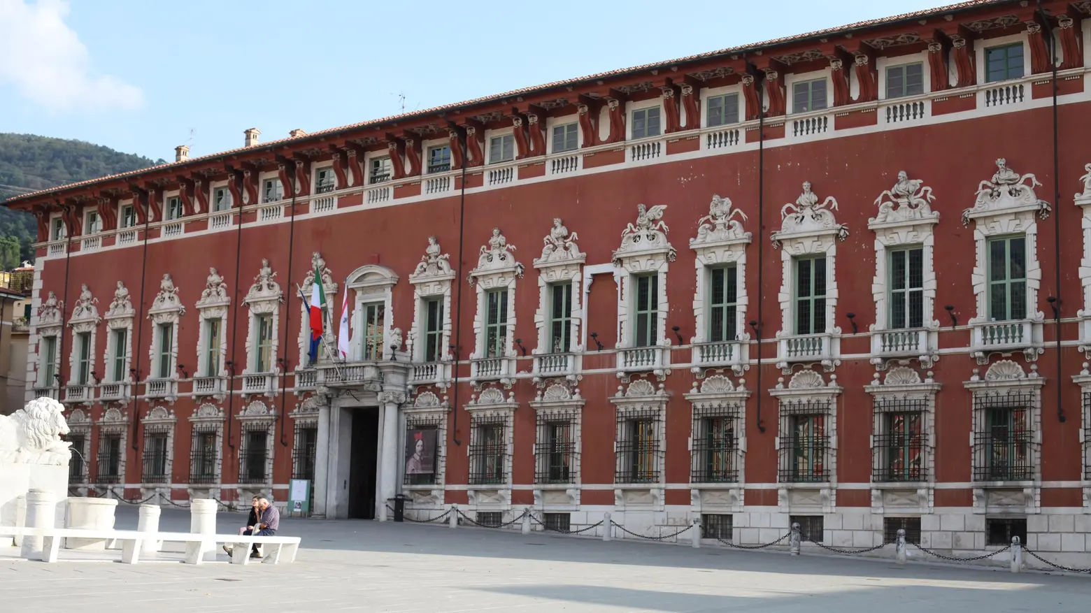 Carenza di spazi pubblici  Palazzo Ducale fa sconti