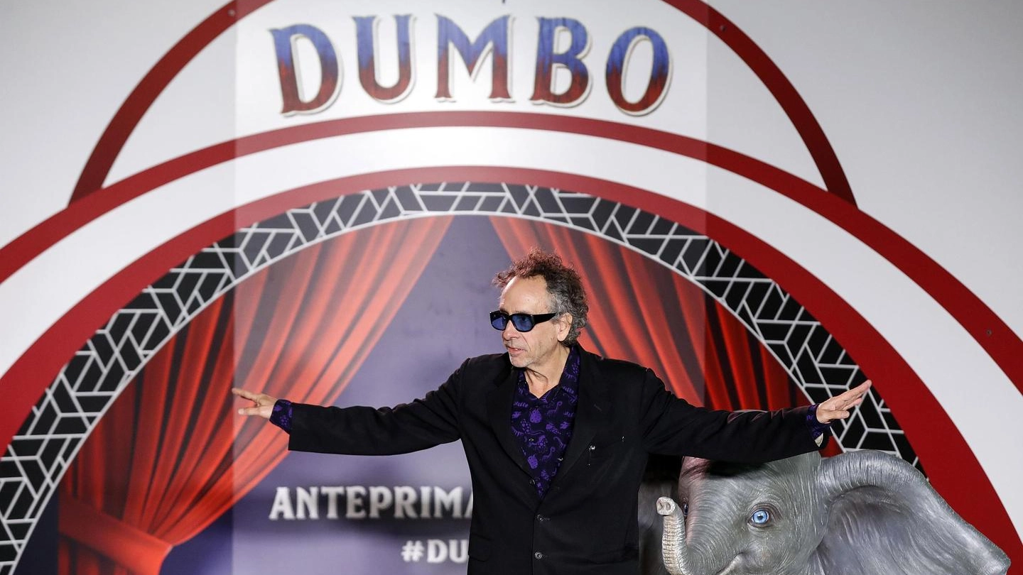 Tim Burton all'anteprima italiana di Dumbo (Ansa)