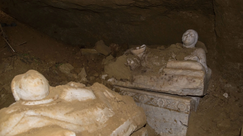 L’interno della tomba che è stata scoperta casualmente in località Salci 