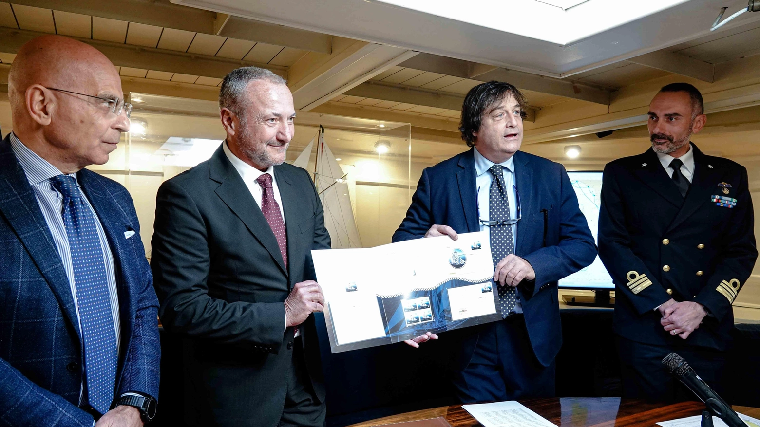 Un mare di solidarietà Il viaggio di Nave Italia al fianco dei più deboli Un mare di solidarietà Il viaggio di Nave Italia al fianco dei più deboli