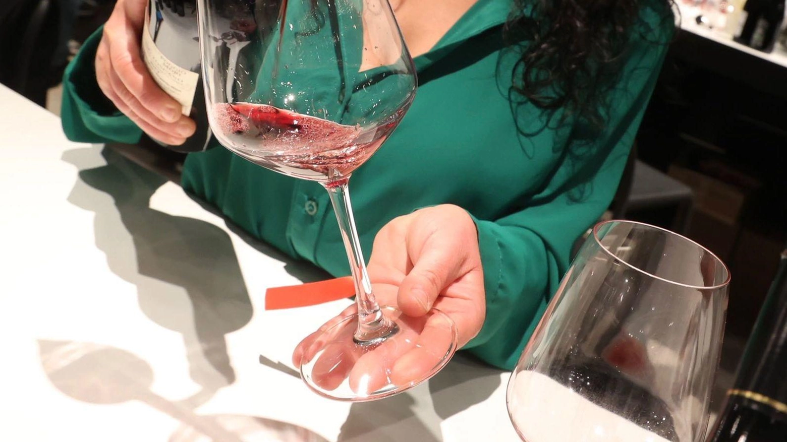 Vino, arrivano le etichette animate. Si inquadrano con lo smartphone ed ecco informazioni e abbinamenti Vino, arrivano le etichette animate. Si inquadrano con lo smartphone ed ecco informazioni e abbinamenti