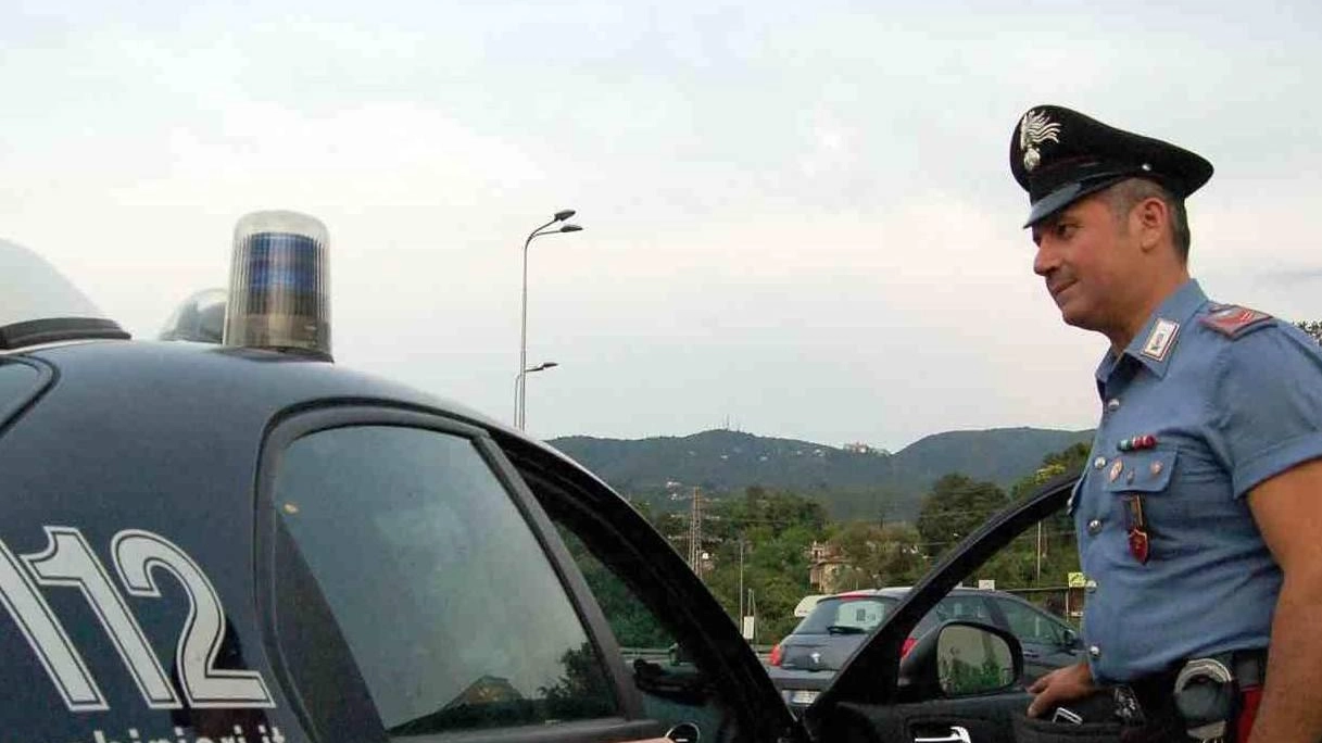 Brucia oli esausti e bici Denunciato un trentenne Brucia oli esausti e bici Denunciato un trentenne