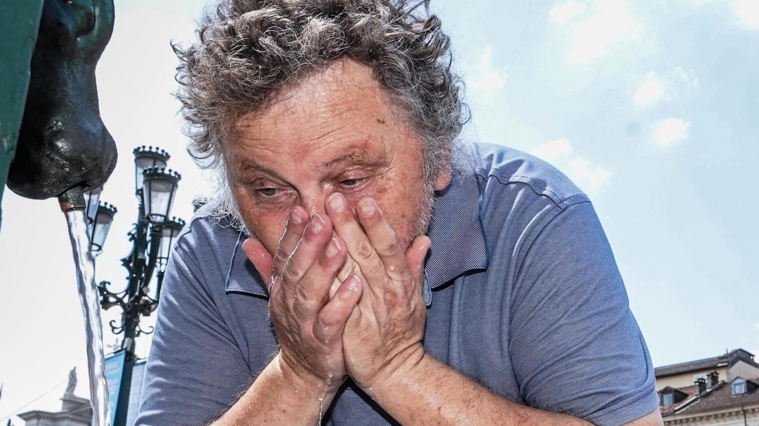 Il caldo mette a rischio i lavoratori Ventilatori e acqua contro l’afa Il caldo mette a rischio i lavoratori Ventilatori e acqua contro l’afa