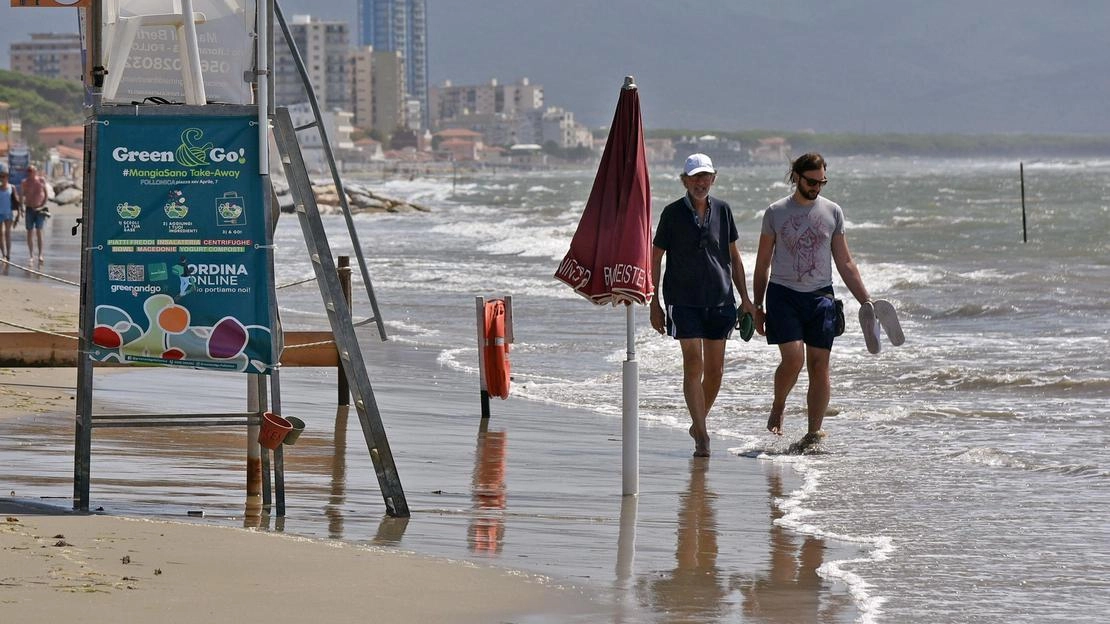 Caos post mareggiata. Nuovi sopralluoghi sulle spiagge del Golfo. Presto al via i lavori Caos post mareggiata. Nuovi sopralluoghi sulle spiagge del Golfo. Presto al via i lavori