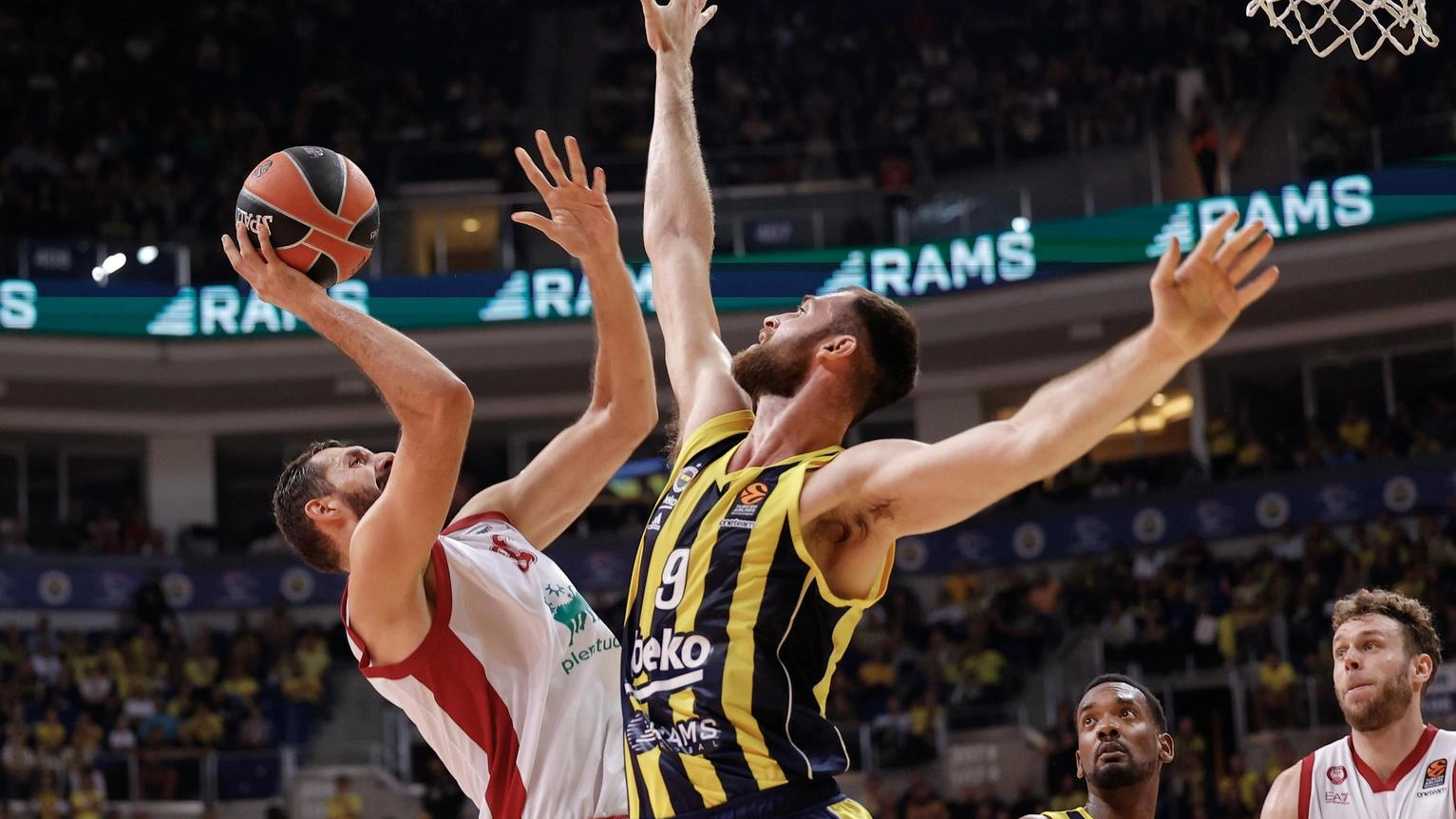 Olimpia, l’Eurolega parte in salita . Vince il Fenerbahce, ma Milano c’è Olimpia, l’Eurolega parte in salita . Vince il Fenerbahce, ma Milano c’è