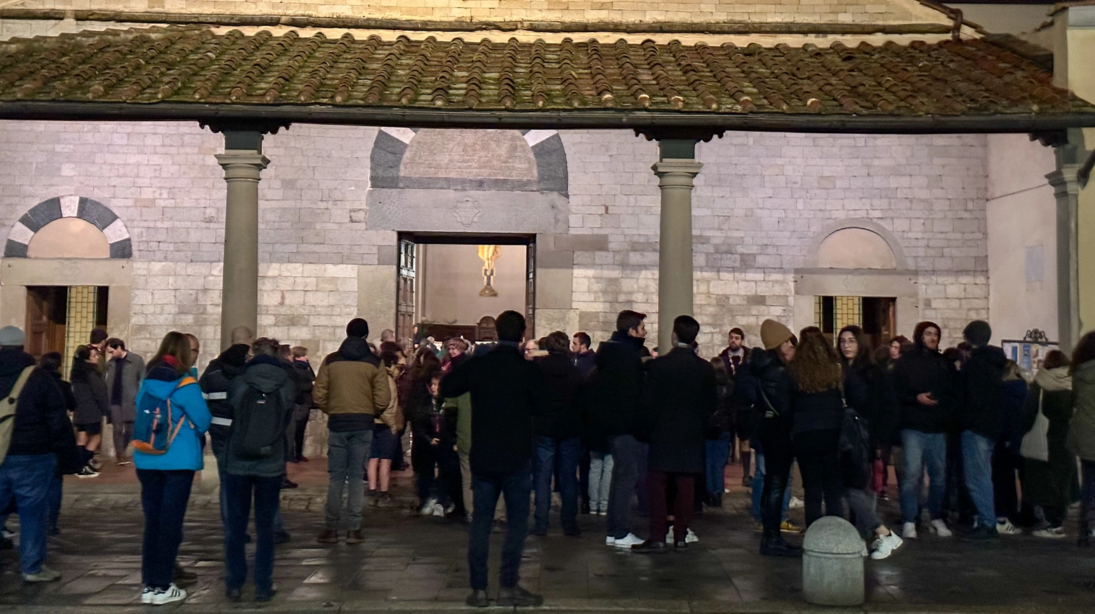 L'esterno della Pieve di San Martino prima della veglia