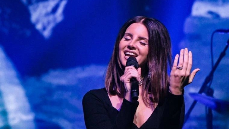 La Prima Estate "extra" Tutti pazzi per Lana Del Rey La Prima Estate "extra" Tutti pazzi per Lana Del Rey