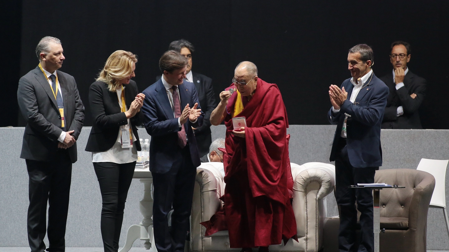 Firenze, Mandela Forum. Festival delle Religioni. Il Dalai Lama (New Press Photo)