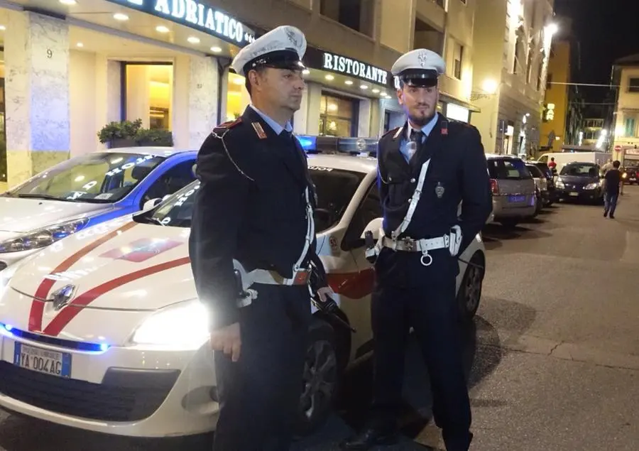 Via Palazzuolo, blitz della Municipale, controllate tredici attività