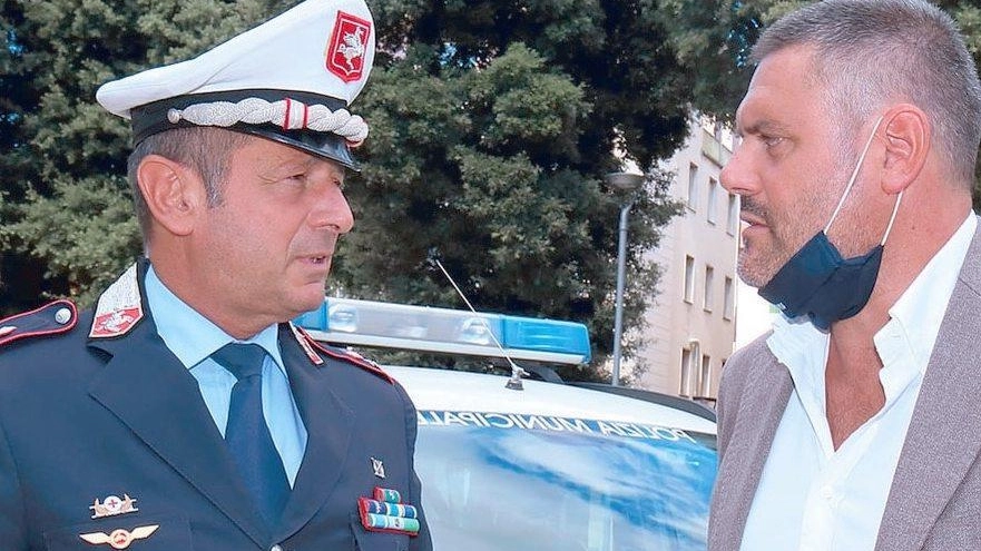 Anziano si allontana Salvato dagli agenti Anziano si allontana Salvato dagli agenti