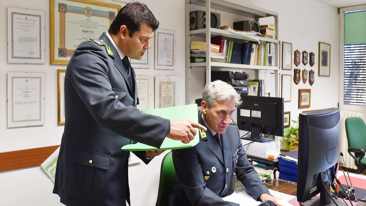 Finanzieri al lavoro. In Umbria nel 2022 le segnalazioni sospette sono state 71 in più rispetto al 2021 (furono allora 1.283) Finanzieri al lavoro. In Umbria nel 2022 le segnalazioni sospette sono state 71 in più rispetto al 2021 (furono allora 1.283)