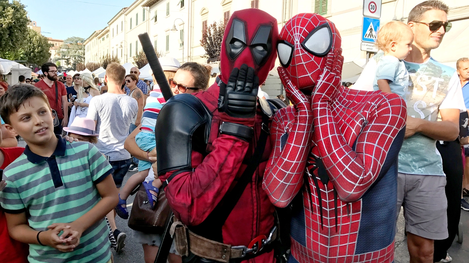 Deadpool e Spider Man a Vinci per l'Unicorno. Foto Gianni Nucci/Fotocronache Germogli