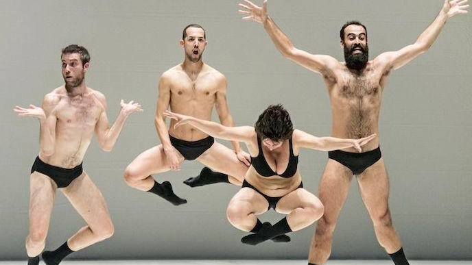 Tempo di “Spam!“: fusione di danza e magia Tempo di “Spam!“: fusione di danza e magia