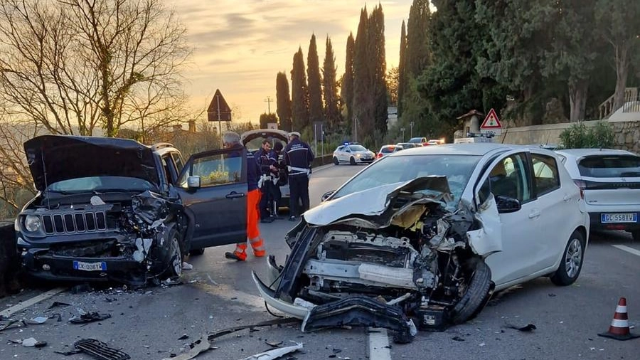 Incidente frontale in via Bolognese a Firenze
