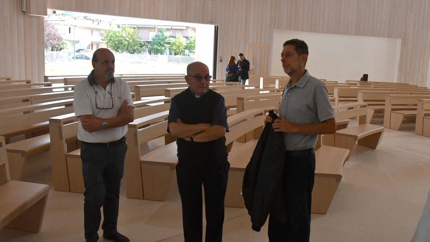 La  nuova chiesa di San Giuseppe con Don Danilo Vita