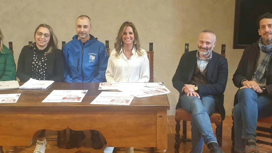 Mercato rionale in piazza Varchi Undici banchi con i prodotti tipici Quello settimanale resta al giovedì Mercato rionale in piazza Varchi Undici banchi con i prodotti tipici Quello settimanale resta al giovedì