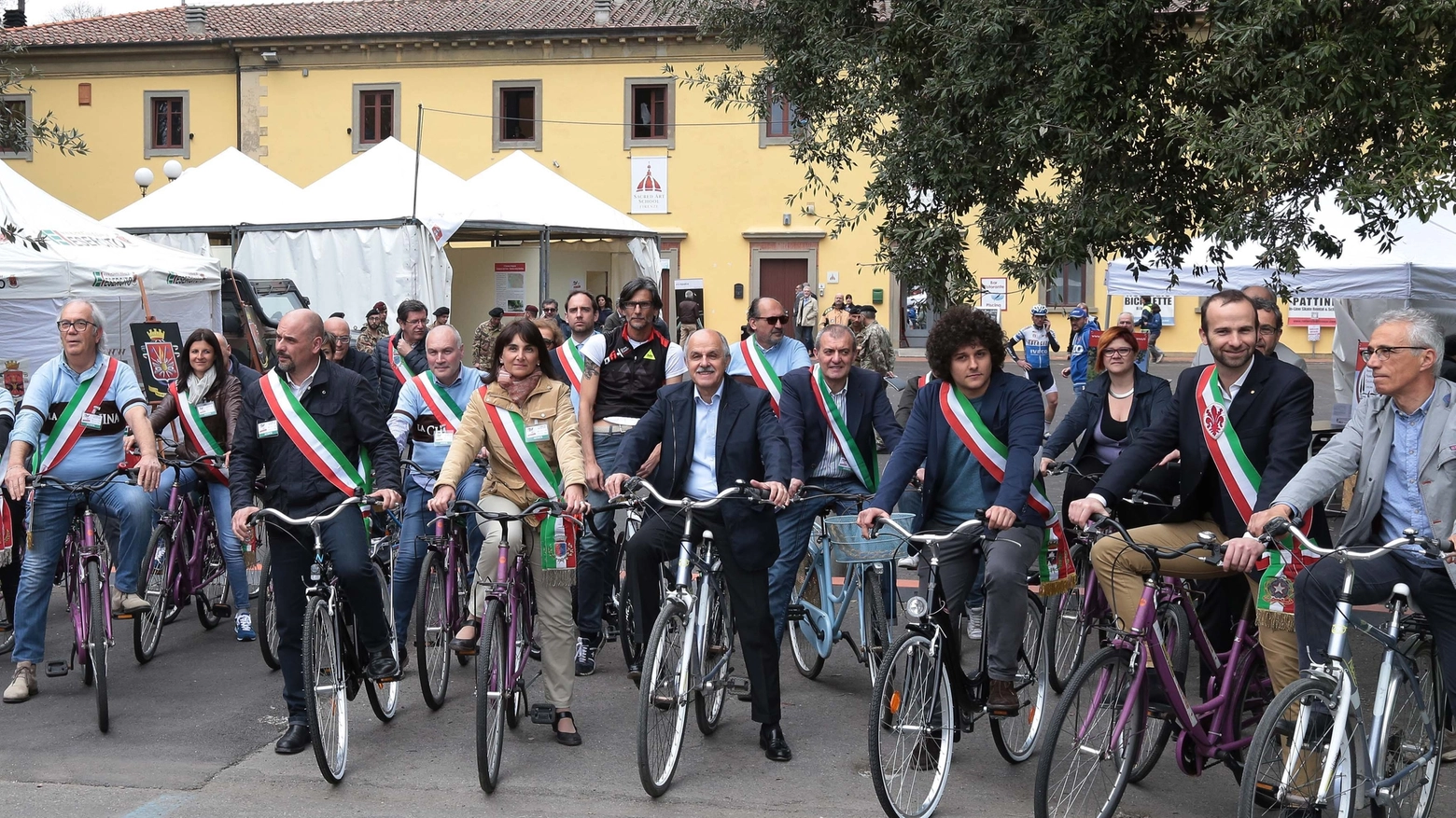 I sindaci inaugurano il Florence Bike Festival (Pressphoto)