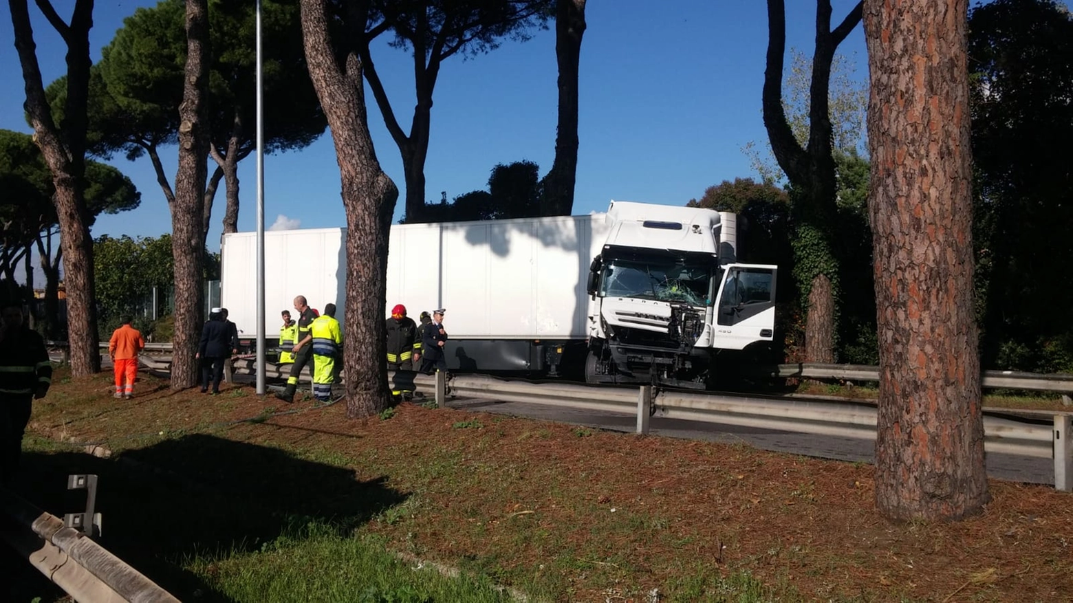 L'incidente a Prato sulla declassata (Foto Attalmi)