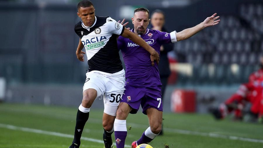 Udinese-Fiorentina, un'azione del match (foto Ansa)