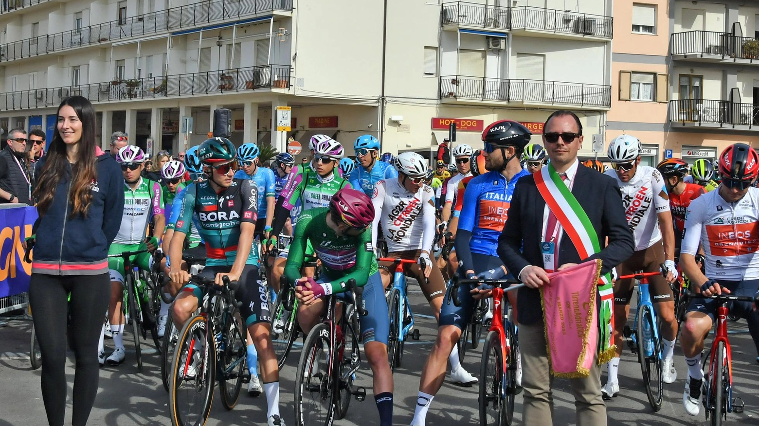 Con la partenza della terza tappa  la Tirreno-Adriatico ha salutato il Golfo