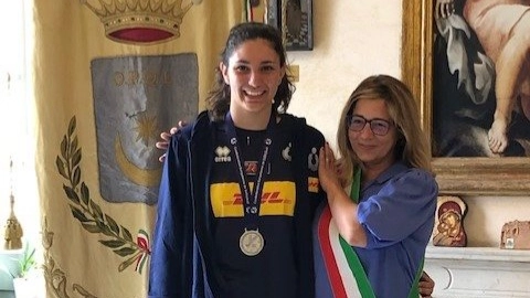 Aurora Del Freo premiata dal sindaco Cristina Ponzanelli