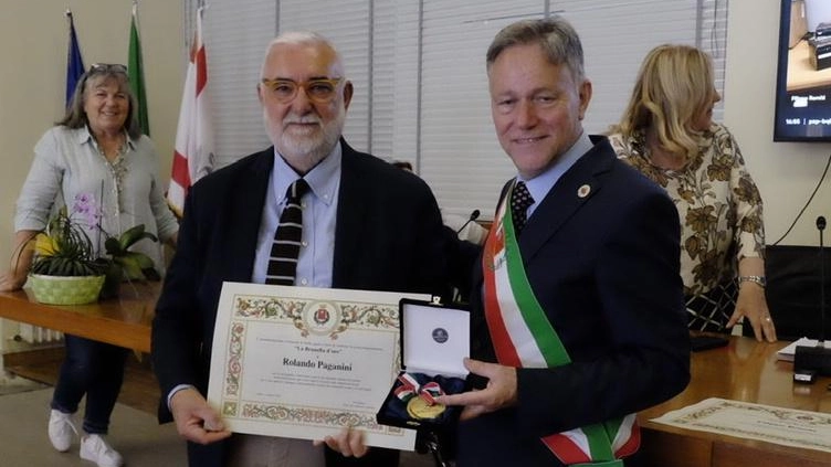 Sfilano i cittadini illustri La ’Brunella d’oro’ a chef, ricercatori e una classe di studenti Sfilano i cittadini illustri La ’Brunella d’oro’ a chef, ricercatori e una classe di studenti
